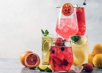 Традиційні літні коктейлі: рецепти для освіження – Новини ФАКТ