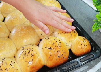 Як приготувати домашні булочки з різними начинками – Новини ФАКТ