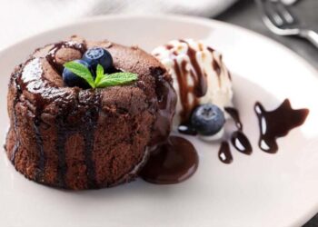 Як приготувати ідеальний шоколадний фондан: секрети тягучого центру – Новини ФАКТ