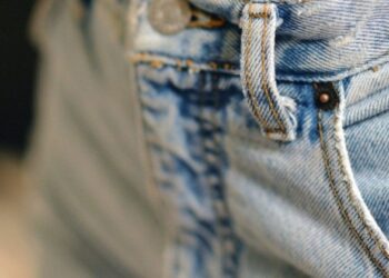 Найефектніші джинси цього сезону: який дизайн у тренді