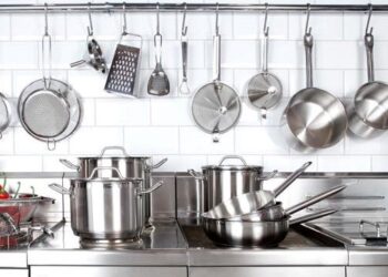 Простий спосіб прибрати з поверхні різкі харчові запахи