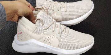 Я аж обомліла, коли дізналася, як сушити світле взуття після прання: 0 жовтих плям, як було раніше