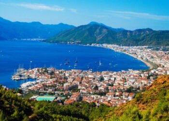 Туреччина втрачає туристів через пожежі, землетруси та інфляцію, – The Economist