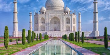 Від ослиного молока до золотої сорочки: 10 найдорожчих речей, які можна купити в Індії