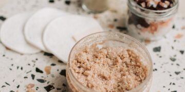 Зимовий скраб для тіла для сухої та чутливої шкіри, який готується за 10 хвилин