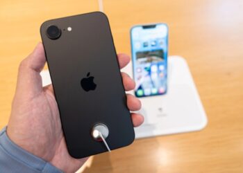 Перші покупці «бюджетного» iPhone 16e скаржаться на проблеми зі звуком