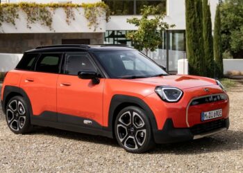 Mini більше не збирається ставати на 100% електромобільним брендом