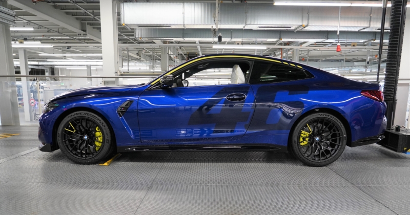 BMW створила унікальний M4 CS на честь чемпіона з мотогонок Валентино Россі