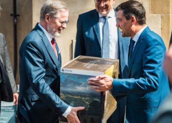 Чудовий презент: прем’єр-міністру Чехії вручили колекційне видання Kingdom Come: Deliverance 2