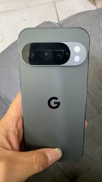 Усі секрети Google розкрито: у мережі з'явилися "живі" фото флагманського смартфона Pixel 10 Pro