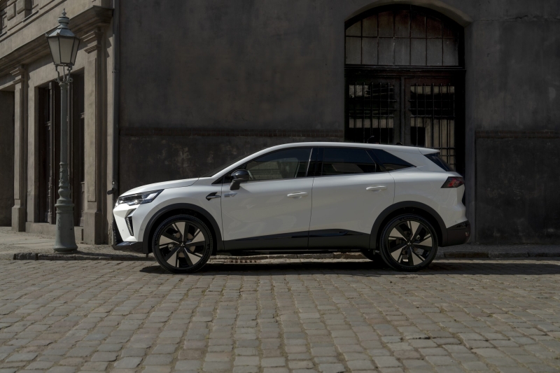 Mitsubishi представила новий Grandis, який є перейменованою версією Renault Symbioz