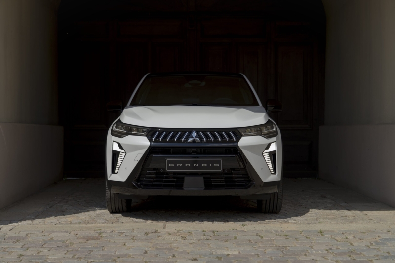 Mitsubishi представила новий Grandis, який є перейменованою версією Renault Symbioz