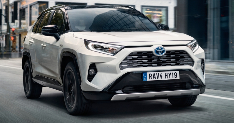 Toyota RAV4 позбавив Tesla Model Y титулу найбільш продаваного автомобіля у світі