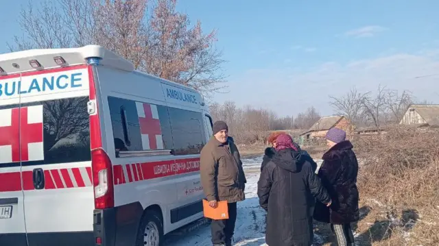 "Ллю сто грамів і так лікуюсь". Як у віддалених селах виживають без медиків