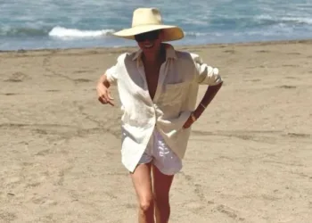 Елегантний педикюр, як у Меган Маркл: як зробити вдома без допомоги майстра