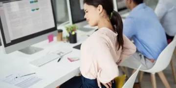 Як правильно дбати про спину, щоб не боліла