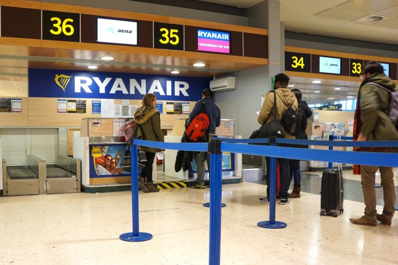 Ryanair впроваджує нові вимоги до ручної поклажі в аеропортах